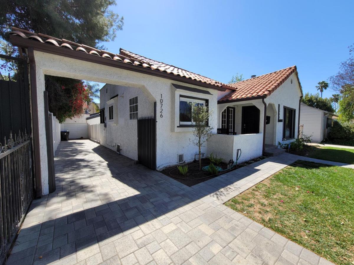 Luxurious Studio City Home Лос-Анджелес Экстерьер фото