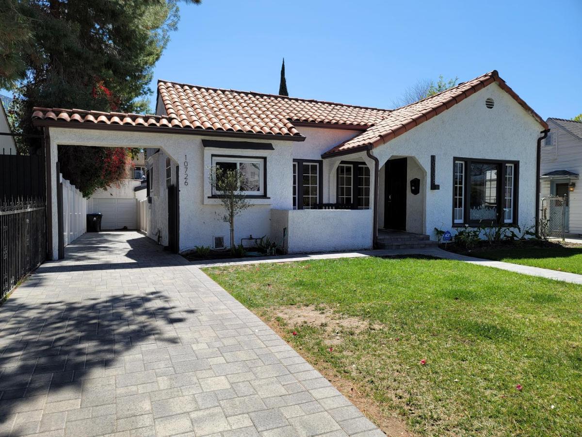 Luxurious Studio City Home Лос-Анджелес Экстерьер фото