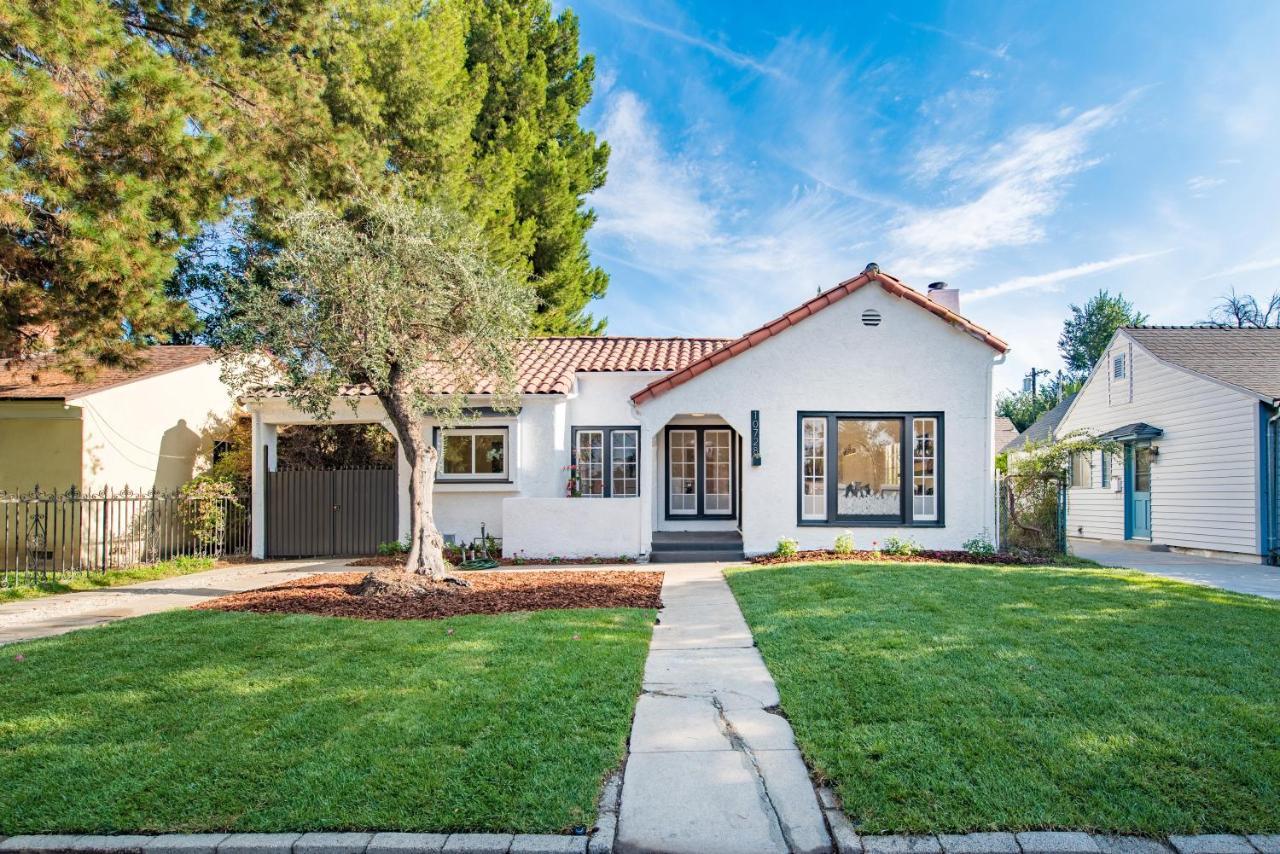 Luxurious Studio City Home Лос-Анджелес Экстерьер фото