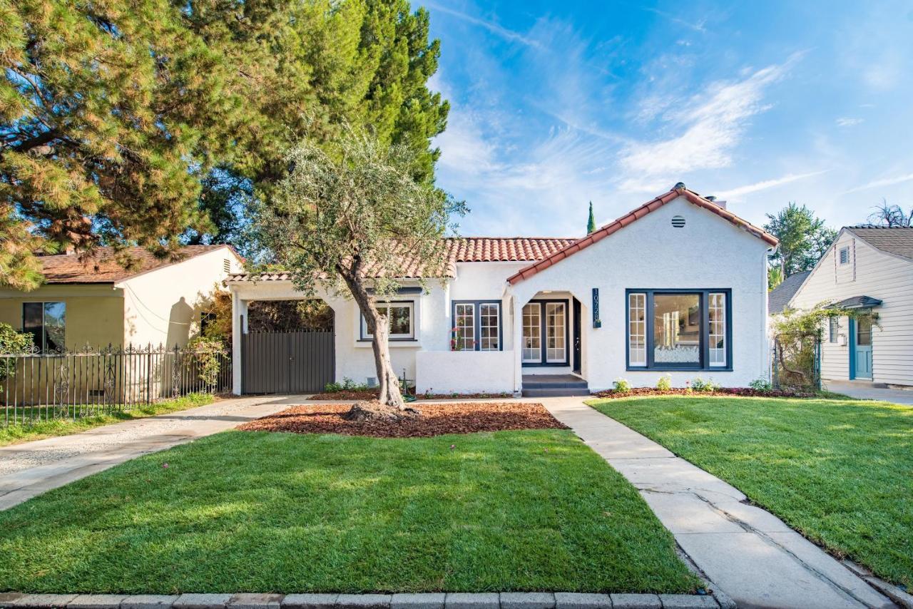 Luxurious Studio City Home Лос-Анджелес Экстерьер фото